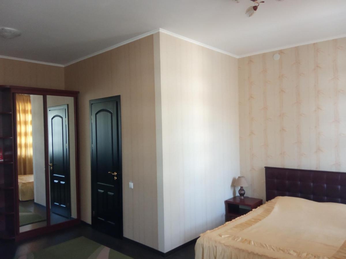 Готель Дежавю Berdychiv Exterior foto